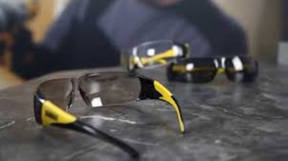 DEWALT RENOVATOR Clear SAFETY SPECS ONE SIZE